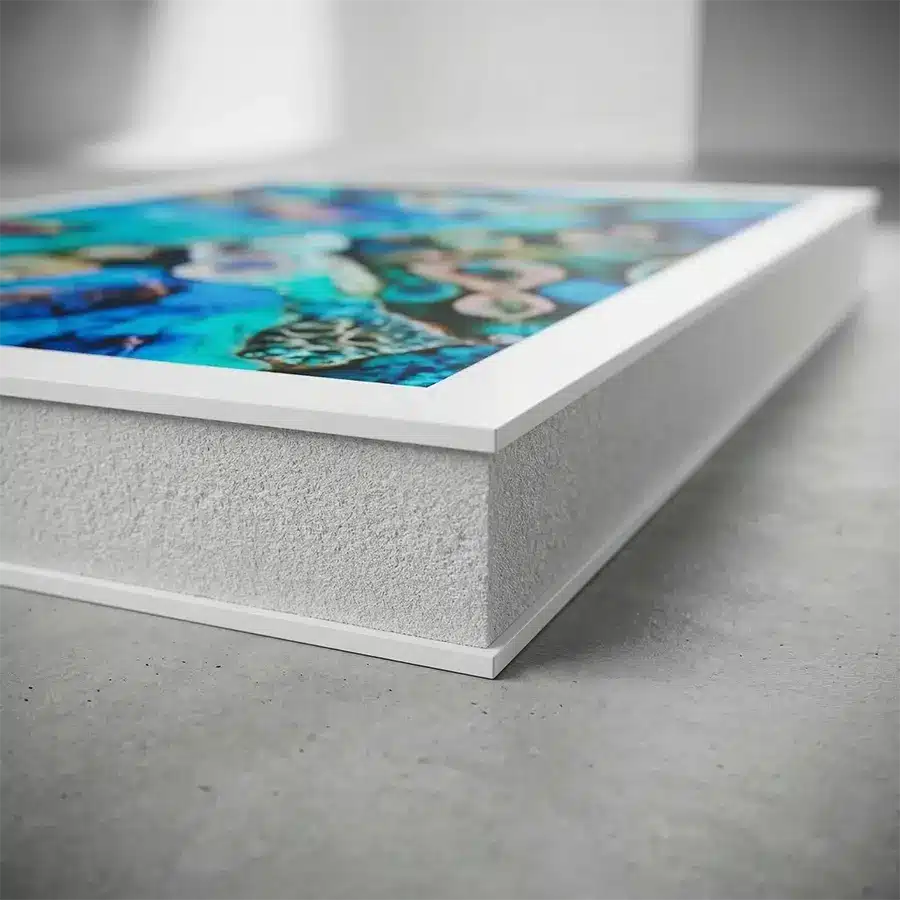 Heavy-Duty Ultra Board Signs A profile shot of Ultra Board showing its dense core and plastic face.